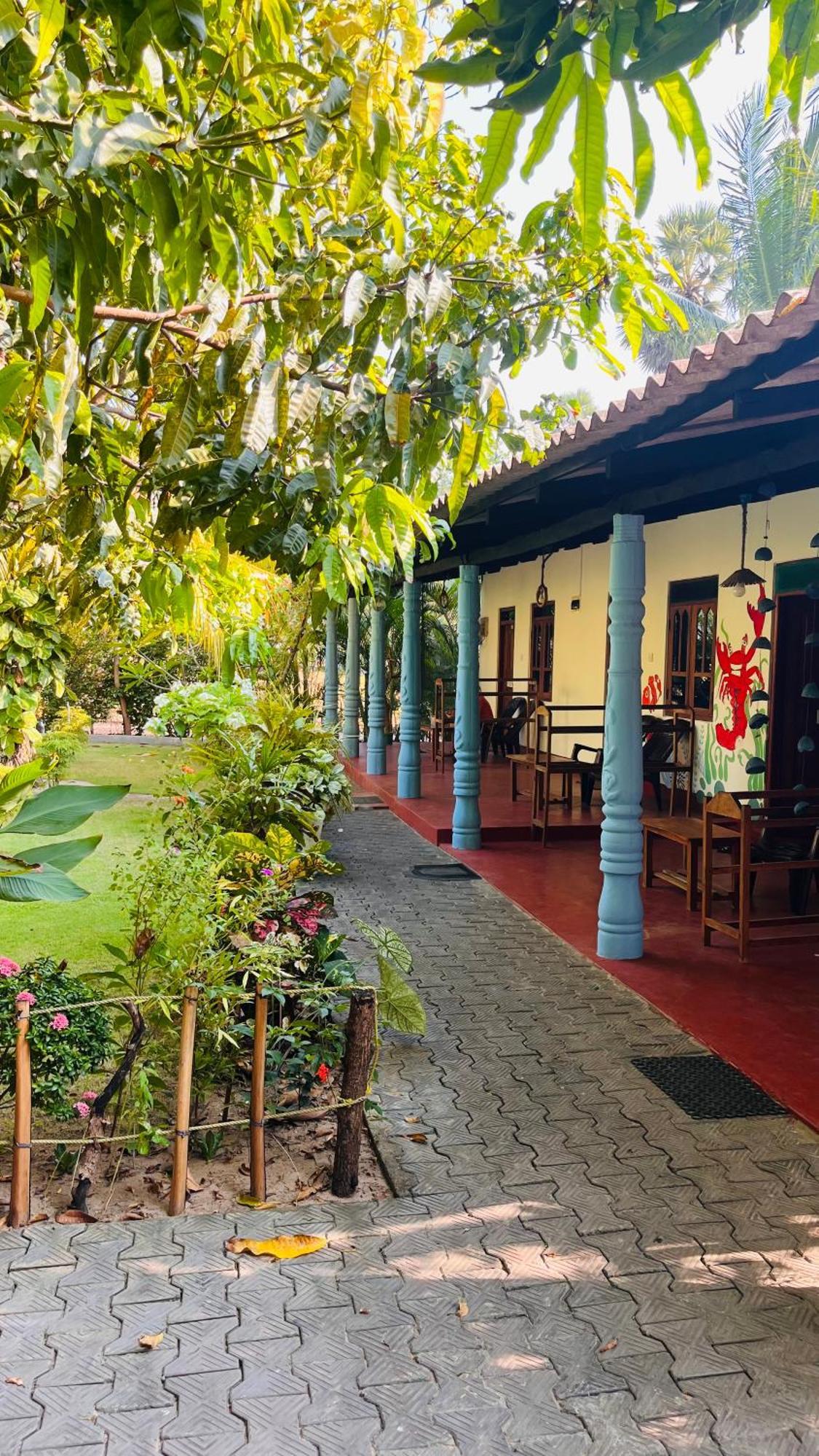 Lobster Inn Trincomalee Exterior photo